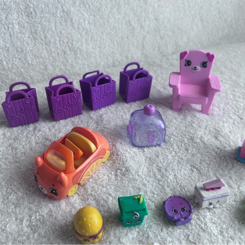 Shopkins Lot - Picture 2 of 3